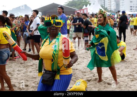 Les fans brésiliens se réunissent à la fête de rue pour soutenir l'équipe nationale de football qui joue la coupe du monde de la Fifa à l'arène du Festival de ventilateur Banque D'Images