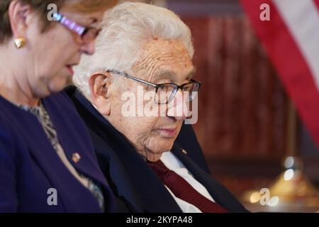 Washington, États-Unis. 01st décembre 2022. L'ancien secrétaire d'État américain Henry A. Kissinger assiste à un déjeuner organisé jeudi par le secrétaire d'État américain Antony Blinken en l'honneur du président français Emmanuel Macron et de Brigitte Macron au département d'État de Washington, DC, 1 décembre 2022. Photo de Leigh Vogel/UPI crédit: UPI/Alay Live News Banque D'Images