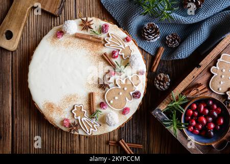 Tarte délicieuse au pain d'épice aux aubergines, pain d'épice, cannelle et anis étoilé Banque D'Images