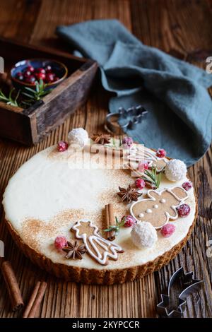 Tarte délicieuse au pain d'épice aux aubergines, pain d'épice, cannelle et anis étoilé Banque D'Images