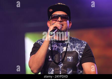 Mississauga, Canada. 11th juillet 2015. La chanteuse indo-canadienne Parichay se produit pendant le South Asian Summer Festival à Mississauga, en Ontario, au Canada. Parichay est considéré comme un pionnier de la musique Desi urbaine au Canada car il combine plusieurs genres comme le reggae, le hip hop, la pop et la maison avec la musique hindi et punjabi. (Photo de Creative Touch Imaging Ltd./NurPhoto) Credit: NurPhoto/Alay Live News Banque D'Images