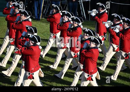 Washington, DC, États-Unis. 30th novembre 2022. 12/1/22 la Maison Blanche Washington DC. Le Président Joe Biden souhaite la bienvenue au Président de la France Emmanuel Macron et à la première Dame Brigitte Macron à la Maison Blanche. La journée a commencé par une cérémonie d'arrivée de l'État sur la pelouse du Sud. (Image de crédit : © Christy Bowe/ZUMA Press Wire) Banque D'Images