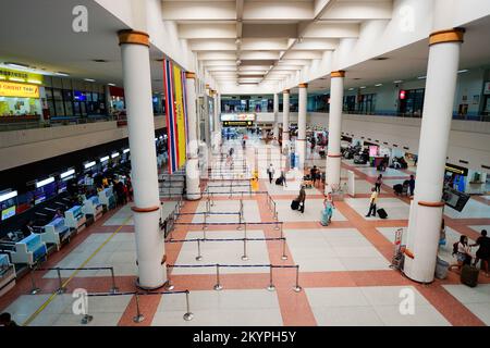 PHUKET, THAÏLANDE, - 06 NOVEMBRE 2015 : intérieur de l'aéroport international de Phuket. L'aéroport joue un rôle majeur dans l'industrie touristique de la Thaïlande, comme Phu Banque D'Images