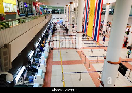 PHUKET, THAÏLANDE, - 06 NOVEMBRE 2015 : intérieur de l'aéroport international de Phuket. L'aéroport joue un rôle majeur dans l'industrie touristique de la Thaïlande, comme Phu Banque D'Images