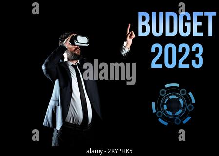 Affiche textuelle indiquant le budget de 2023. Mot pour l'estimation des revenus et des dépenses pour l'année suivante ou en cours Banque D'Images