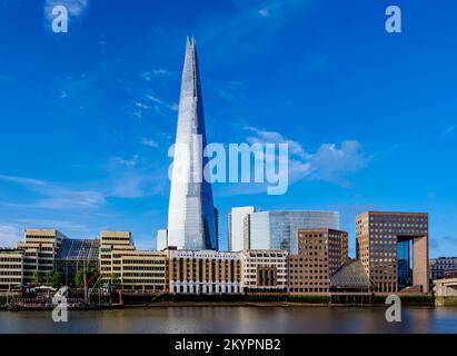 Vue sur la Tamise en direction de Shard, Londres, Angleterre, Royaume-Uni Banque D'Images