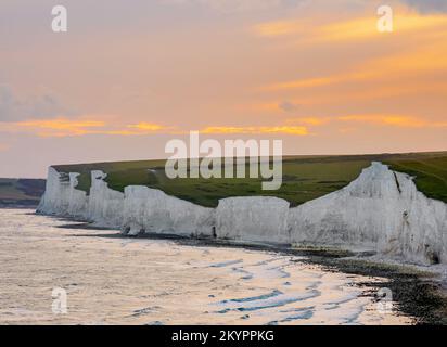 Seven Sisters Cliffs au coucher du soleil, Birling Gap, East Sussex, Angleterre, Royaume-Uni Banque D'Images