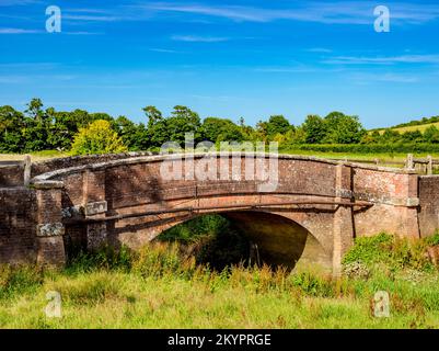 Pont de Lullington Rd au-dessus de la rivière Cuckmere près d'Alfriston, district de Wealden, East Sussex, Angleterre, Royaume-Uni Banque D'Images