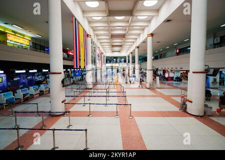 PHUKET, THAÏLANDE, - 06 NOVEMBRE 2015 : intérieur de l'aéroport international de Phuket. L'aéroport joue un rôle majeur dans l'industrie touristique de la Thaïlande, comme Phu Banque D'Images