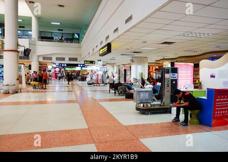 PHUKET, THAÏLANDE, - 06 NOVEMBRE 2015 : intérieur de l'aéroport international de Phuket. L'aéroport joue un rôle majeur dans l'industrie touristique de la Thaïlande, comme Phu Banque D'Images