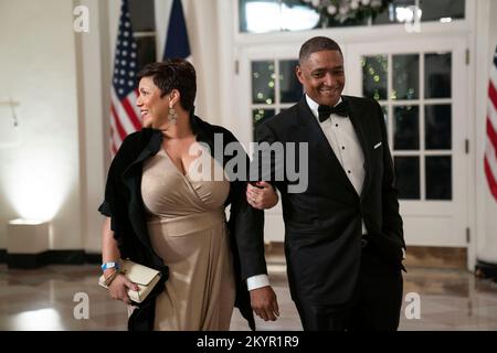 Washington, États-Unis d'Amérique. 01st décembre 2022. Gregory Meeks, D-New York, Et Ebony Meeks-Laidley arrivent pour assister à un dîner d'État en l'honneur du président français Emmanuel Macron et de Brigitte Macron, organisé par le président des États-Unis Joe Biden et la première dame Dr. Jill Biden à la Maison Blanche à Washington, DC jeudi, 1 décembre 2022 Credit: Sarah Silbiger/Pool/Sipa USA Credit: SIPA USA/Alamy Live News Banque D'Images