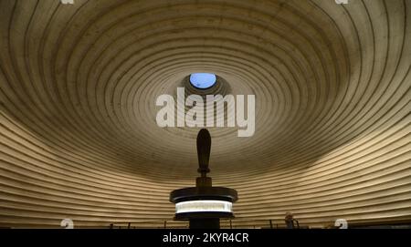 L'intérieur du musée du Temple du Livre à Jérusalem, Israël. Banque D'Images