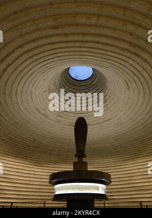 L'intérieur du musée du Temple du Livre à Jérusalem, Israël. Banque D'Images