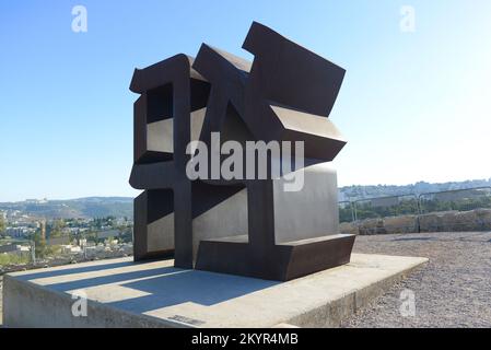 Sculpture d'Amour de Robert Indiana au musée israélien de Givat RAM, Jérusalem, Israël. Banque D'Images