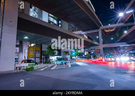 Une rue de nuit au néon dans Roppongi Wide shot Banque D'Images