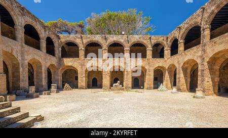 Cour intérieure du Musée Archéologique de la ville de Rhodes, Grèce, Europe. Banque D'Images