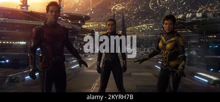PAUL RUDD, EVANGELINE LILLY ET KATHRYN NEWTON DANS ANT-MAN ET LE WASP: QUANTUMANIA (2023), RÉALISÉ PAR PEYTON REED. Crédit : PHOTOS/Album MARVEL STUDIOS/WALT DISNEY Banque D'Images