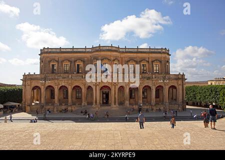 Piazza del Municipio, Hôtel de ville, Palazzo Ducezio, Noto, Sicile, Italie, Europe Banque D'Images