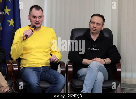 Non exclusif: KIEV, UKRAINE - 1 DÉCEMBRE 2022 - Chef de projet pour la production de la version télévisée de la finale de sélection nationale de l'Ukraine (S Banque D'Images