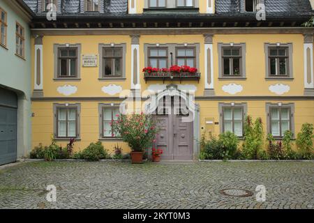 Entrée et façade de la maison du Mémorial et du Musée Albert Schweitzer, Kegelplatz, Weimar, Thuringe, Allemagne, Europe Banque D'Images