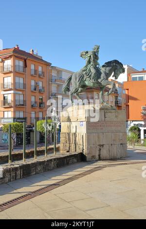 Roi espagnol Alfonso VIII comme personnage équestre à la Puerta de sol à Plasencia, Estrémadure, Espagne, Europe Banque D'Images