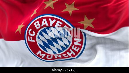 Munich, GER, juin 2022: Toile de fond avec le Bayern Munich drapeau. Bayern Munich est un club sportif allemand basé à Munich Banque D'Images