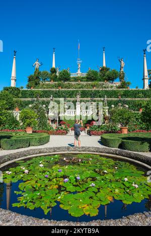 Isola Bella Lac majeur, vue sur le jardin en terrasse et le parterre Giardino d'Amore à Isola Bella, Isole Borromée, Lac majeur, Italie Banque D'Images