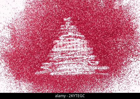 arbre de noël dessiné à la main sur fond de confetti rouge brillant. Banque D'Images
