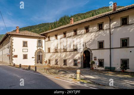 L'ancien monastère de Camaldoli, Arezzo, Italie, par une journée ensoleillée Banque D'Images