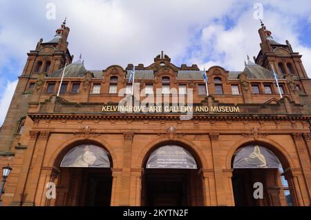 Glasgow, Écosse (Royaume-Uni) : l'entrée principale de la galerie d'art et du musée Kelvingrove Banque D'Images