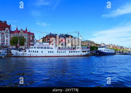 STOCKHOLM, SUÈDE -30 MAI 2022 - vue sur le front de mer de Strandvagen, au centre-ville de Stockholm, Suède. Banque D'Images