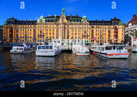 STOCKHOLM, SUÈDE -30 MAI 2022 - vue sur le front de mer de Strandvagen, au centre-ville de Stockholm, Suède. Banque D'Images