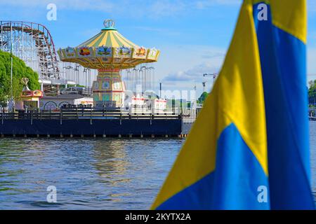 STOCKHOLM, SUÈDE -30 MAI 2022 - vue sur le Grona Lund (Gronan), un parc d'attractions avec montagnes russes situé sur l'île de Djurgarden in Banque D'Images