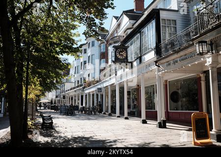 Vue sur les Pantiles à Tunbridge Wells, vue sur Nevill Street Banque D'Images