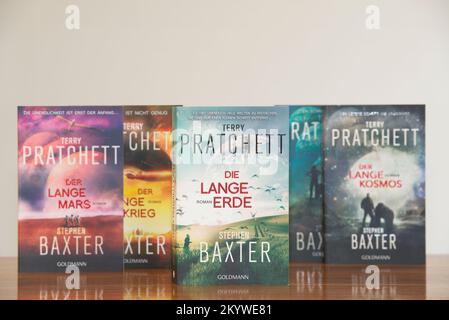 Terry Prachett et Stephen Baxter. La Terre longue Banque D'Images