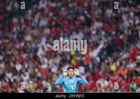 Al Rayyan, Qatar. 2nd décembre 2022. Kim Seung-gyu, gardien de but de la Corée du Sud, réagit lors du match du Groupe H entre la Corée du Sud et le Portugal lors de la coupe du monde de la FIFA 2022 au stade Education City à Al Rayyan, Qatar, le 2 décembre 2022. Crédit : Li Ming/Xinhua/Alay Live News Banque D'Images