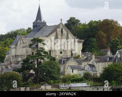 Vue sur l'abbaye de St Martin de Candes dans la vallée de la Loire, France Banque D'Images