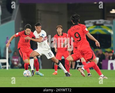 Doha, Qatar. 02nd décembre 2022. 12/02/2022, Education City Stadium, Doha, QAT, coupe du monde FIFA 2022, Groupe H, Corée du Sud contre Portugal, dans l'image le milieu de terrain de la Corée du Sud Lee Kang-in, milieu de terrain du Portugal Mateus Nunes crédit: dpa Picture Alliance/Alay Live News Banque D'Images