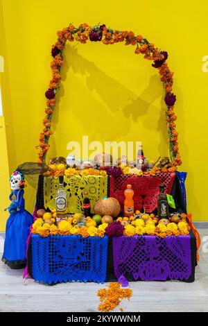 Un ofrenda mis en place pour le jour des morts ou Dia de los Muertos à Oaxaca, Mexique. Banque D'Images