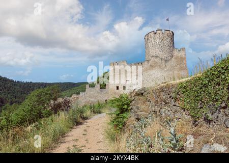 Château sur fond de vignobles dans la ville de Kaysersberg France Banque D'Images