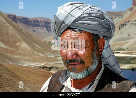 Bande-e Amir, province de Bamyan (Bamiyan) / Afghanistan : un afghan portant un turban dans les lacs de bande-e Amir du centre de l'Afghanistan. Banque D'Images