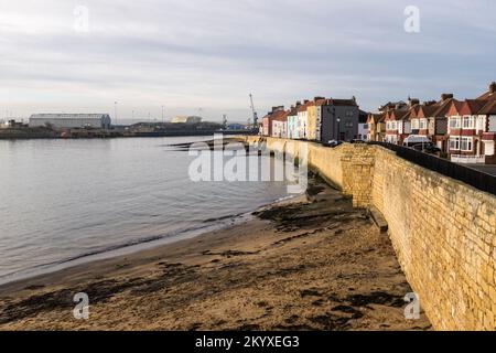 Le front de mer et des maisons en terrasse géorgienne à la pointe dans le vieux Hartlepool,Angleterre,UK Banque D'Images