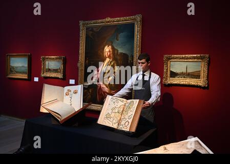 Célébrant l'ampleur de la créativité humaine de l'aniquities aux classiques modernes , la semaine Classique à Christie's London se déroulera jusqu'au 15 décembre sur quatre ventes aux enchères en direct et trois ventes en ligne , avec pré-vente public de visionnement du 2 décembre ... Banque D'Images