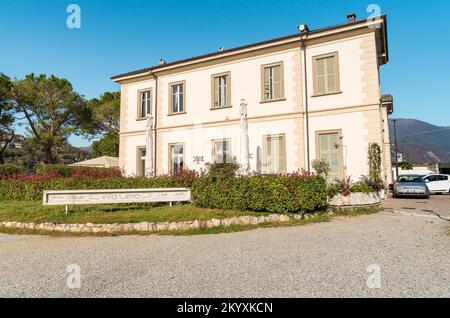 Villa Geno dans le parc sur la rive du lac de Côme, Lombardie, Italie Banque D'Images