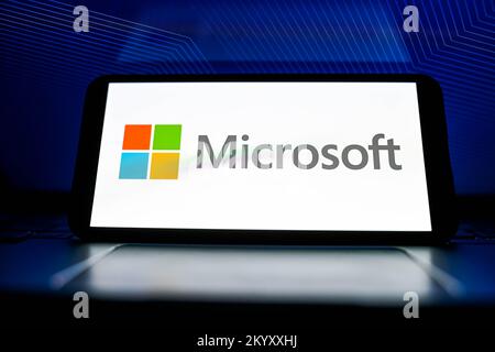 Nysa, Pologne. 2nd décembre 2022. Dans cette illustration, un logo Microsoft apparaît sur un smartphone. (Image de crédit : © Mateusz Slodkowski/ZUMA Press Wire) Banque D'Images