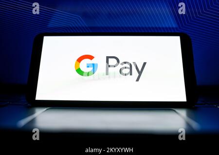 Nysa, Pologne. 2nd décembre 2022. Sur cette photo, un logo Google Pay apparaît sur un smartphone. (Image de crédit : © Mateusz Slodkowski/ZUMA Press Wire) Banque D'Images