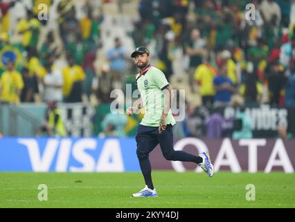 Lusail, Qatar. 2nd décembre 2022. Neymar du Brésil réagit après le match du Groupe G entre le Cameroun et le Brésil lors de la coupe du monde de la FIFA 2022 au stade Lusail à Lusail, Qatar, le 2 décembre 2022. Credit: Xiao Yijiu/Xinhua/Alamy Live News Banque D'Images