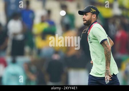 Lusail, Qatar. 2nd décembre 2022. Neymar du Brésil réagit après le match du Groupe G entre le Cameroun et le Brésil lors de la coupe du monde de la FIFA 2022 au stade Lusail à Lusail, Qatar, le 2 décembre 2022. Credit: Xiao Yijiu/Xinhua/Alamy Live News Banque D'Images