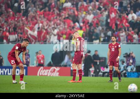 Doha, Qatar. 2nd décembre 2022. Les joueurs de Serbie réagissent après le match du Groupe G entre la Serbie et la Suisse lors de la coupe du monde de la FIFA 2022 au stade 974 à Doha, Qatar, le 2 décembre 2022. Credit: Zheng Huansong/Xinhua/Alay Live News Banque D'Images