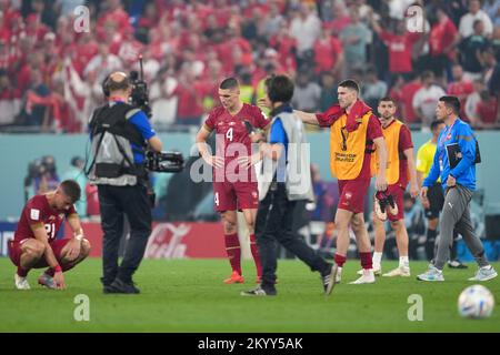 Doha, Qatar. 2nd décembre 2022. Les joueurs de Serbie réagissent après le match du Groupe G entre la Serbie et la Suisse lors de la coupe du monde de la FIFA 2022 au stade 974 à Doha, Qatar, le 2 décembre 2022. Credit: Zheng Huansong/Xinhua/Alay Live News Banque D'Images